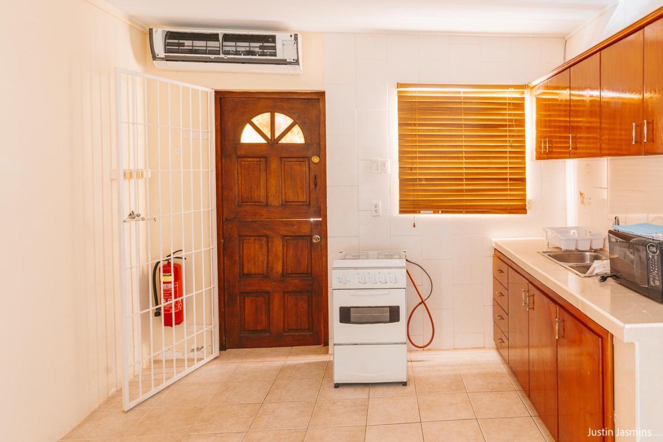 Nos Krusero Apartments Westpunt Bagian luar foto